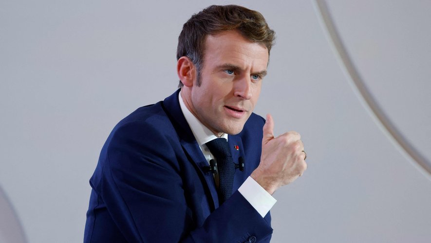 Emmanuel Macron est d'accord pour un âge de départ à 64 ans s'il y un allongement de la durée de cotisation.