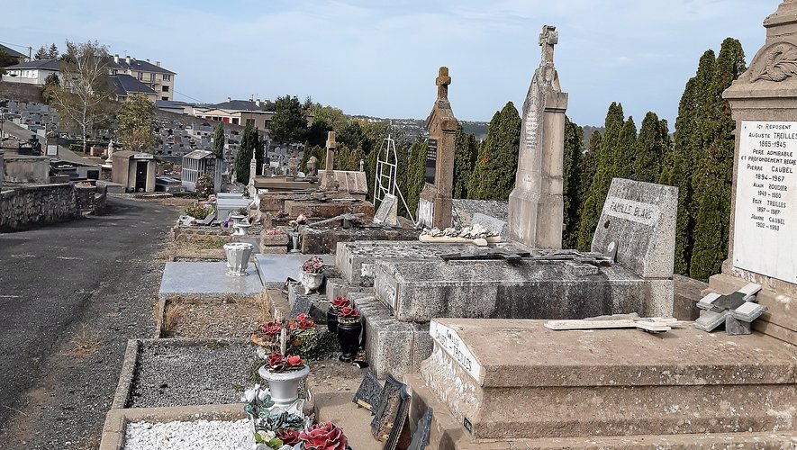 Le cimetière de Rodez se prépare à une forte activité en cette période.