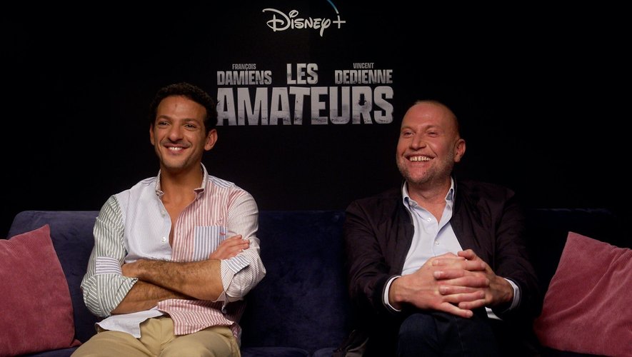 Vincent Dedienne et François Damiens jouent les rôles principaux de la série comique "Les Amateurs" sur Disney+.