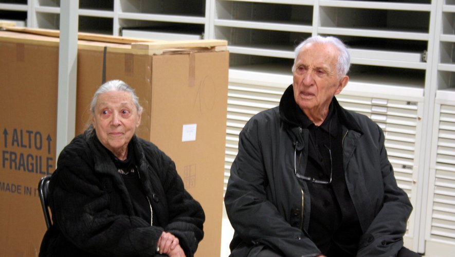 Colette et Pierre Soulages sur le chantier du musée Soulages en janvier 2014.