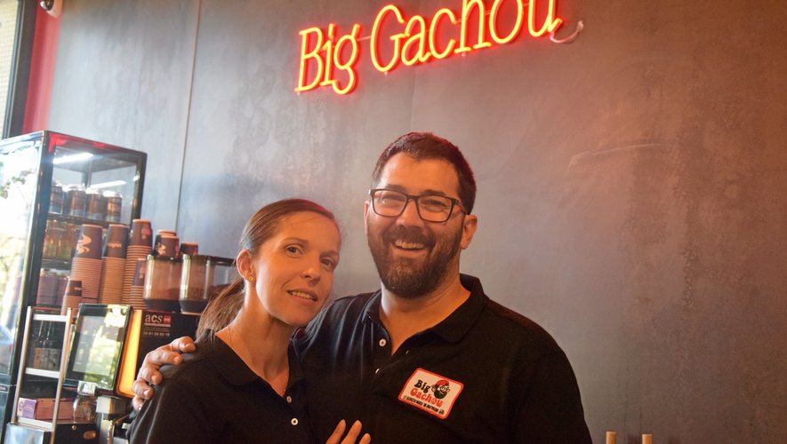 Carine et Sébastien Gaches, heureux du lancement de leur établissement de restauration rapide avec leur burger en hommage à Soulages.