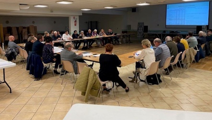 Les membres de la communauté de communes se déplacent sur les différentes communes.  En octobre, ils étaient à Estaing pour leur conseil communautaire.