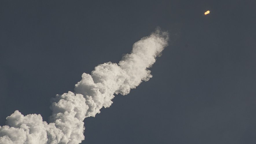 La fusée chinoise a fait une entrée incontrôlable sur Terre et les débris ont échoué dans l'océan Pacifique.