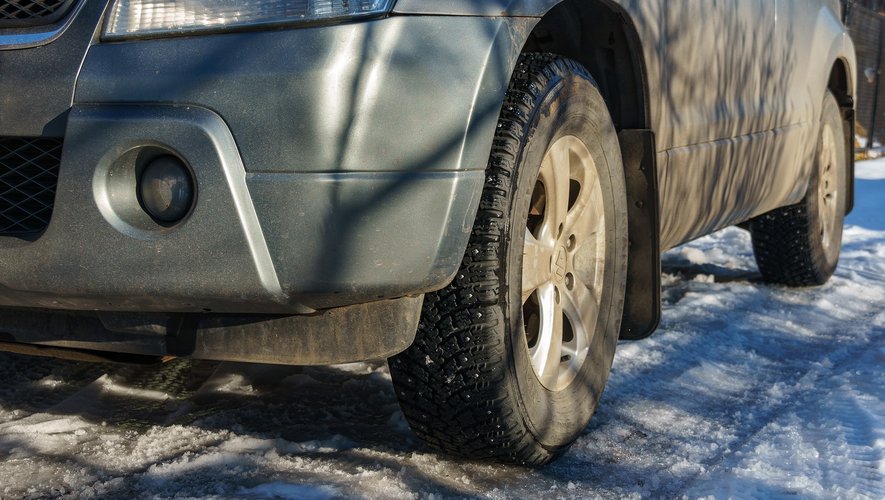 Sécurité routière. Pneus hiver, chaussettes à neige, chaînes… Combien  coûtent ces équipements ?