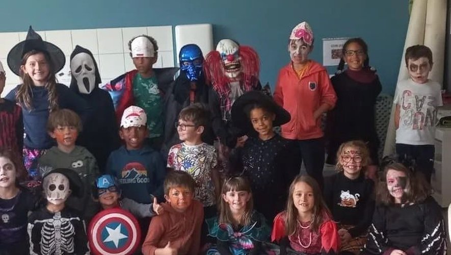 Les enfants de l’accueil de loisirs de la MJC déguisés pour fêter Halloween.