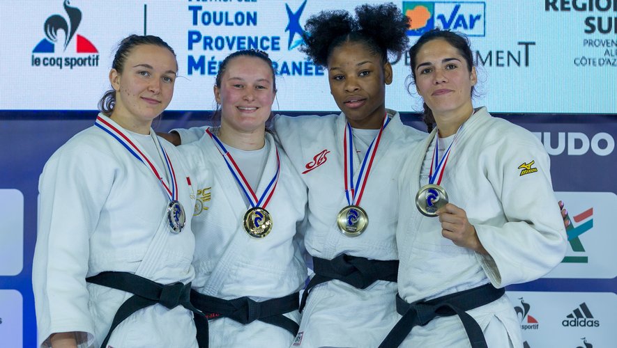 Le podium des championnats de France individuel de 1re Division en catégorie - de 70 kg chez les femmes. Avec Viard tout à droite sur la photo.