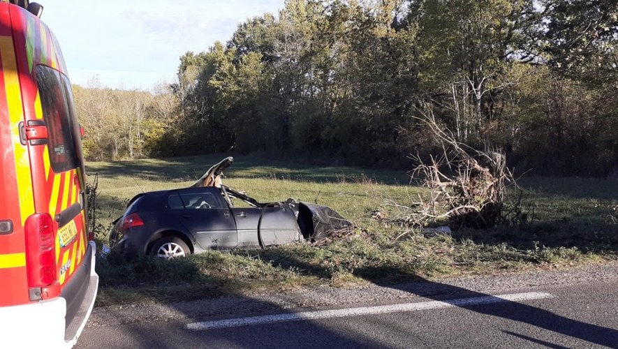 L'accident s'est produit dimanche au petit matin sur la RD 926 à Martiel (Aveyron), à 5 km de la frontière du Tarn-et-Garonne.L'accident s'est produit dimanche au petit matin sur la RD 926 à Martiel (Aveyron), à 5 km de la frontière du Tarn-et-Garonne.