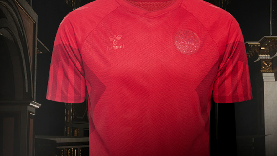 L'équipementier Hummel a fait un choix fort dans la conception des maillots du Danemark lors de la coupe du monde au Qatar.