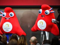 Voici les deux mascottes des Jeux olympiques et paralympique de Paris 2024.