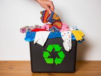Une plateforme convie les consommateurs à renvoyer leurs vêtements pour le Black Friday au lien d'en acheter des neufs.