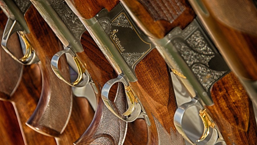 Huit jours pour rendre les armes, ou les faire enregistrer.