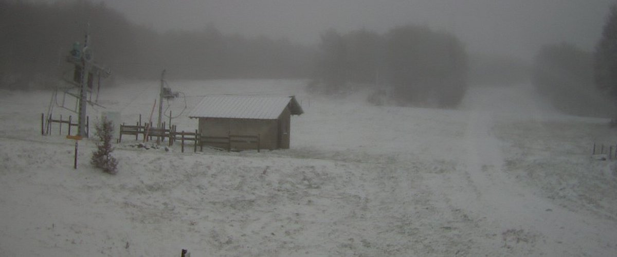 Ce mardi 22 novembre, la station de ski de Brameloup se réveille sous la neige.
