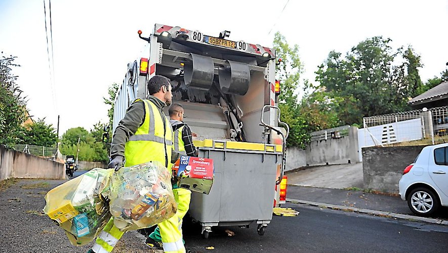 "Un Aveyronnais, en moyenne, jetait 232 kilos de déchets via les sacs noirs en 2019, dont 60 kilos de déchets résiduels et donc qui n'ont rien à faire là".