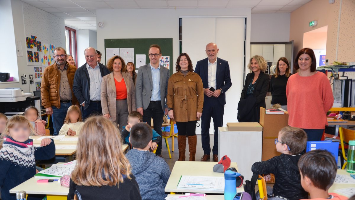 valady-une-mission-parlementaire-rend-visite-au-regroupement