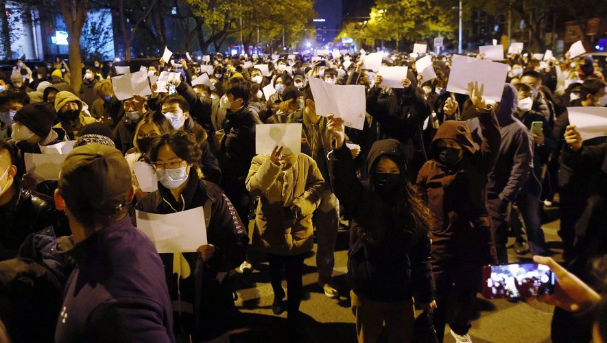 Brandir une feuille blanche est devenu le symbole de la contestation en Chine.