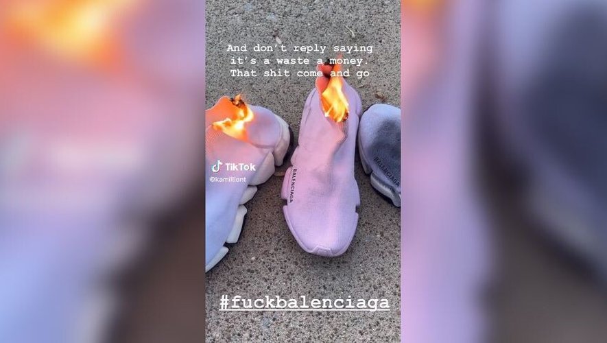 Des utilisateurs ont brûlé leur paire de basket Balenciaga en vidéo avant de la publier sur TikTok.