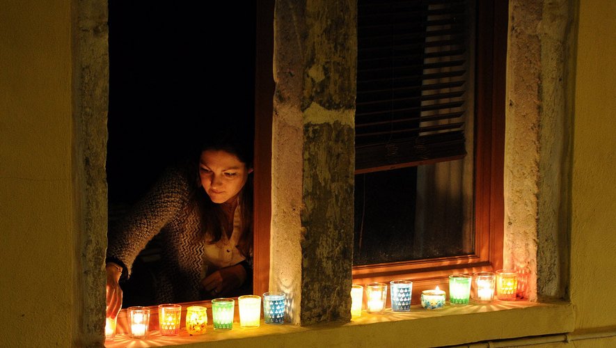 Les habitants sont invités à déposer des bougies aux fenêtres les soirs  des 24 décembre et 31 janvier. Mairie de Najac.