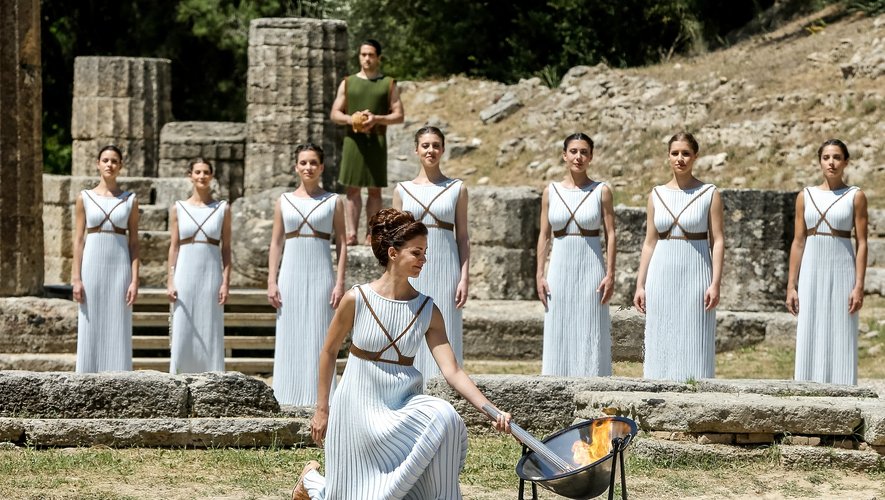 Tous les 4 ans, la flamme olympique se rallume au temple d'Héra, en Grèce.