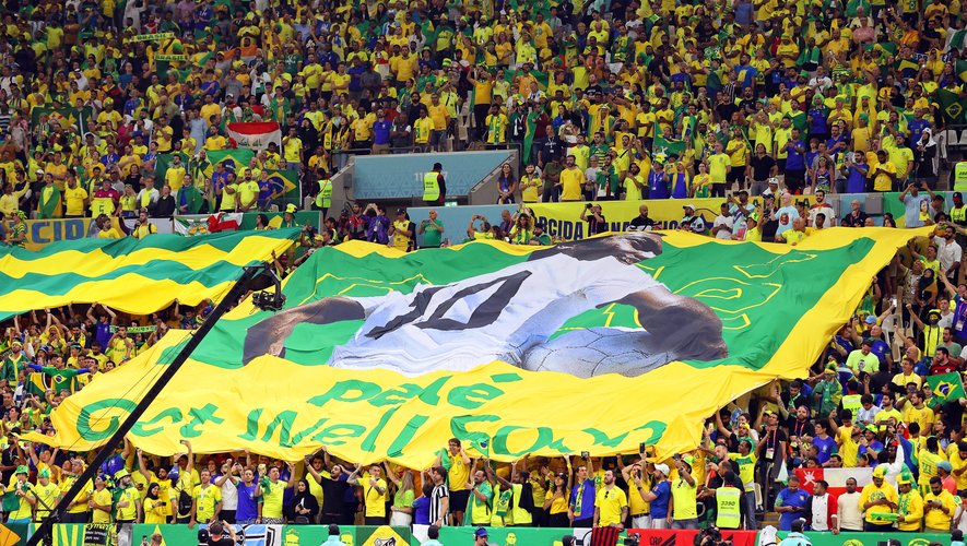 La légende du football brésilienne lutte contre un cancer.