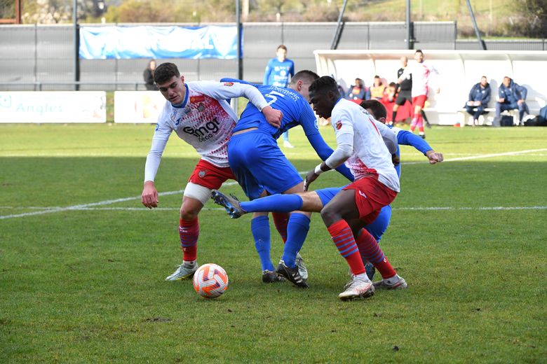 Au stade de La Roque, dimanche 4 décembre, Onet a été malmené toute la première mi-temps par Béziers.