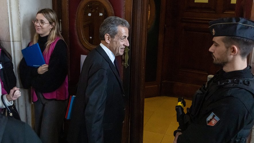 L'ancien président Nicolas Sarkozy arrivant à la cour d'appel.
