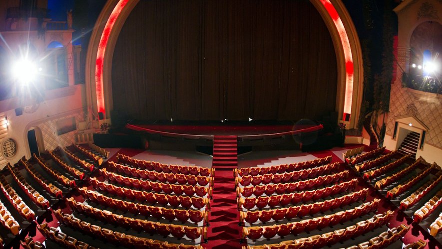 Paris reste la capitale mondiale des cinémas avec 400 salles, dont la plus grande au monde, le Grand Rex.