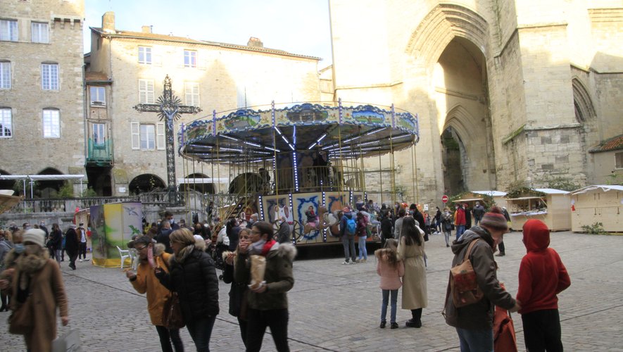 Ce week-end, lancement du marché de Noël sur la place Notre-Dame.