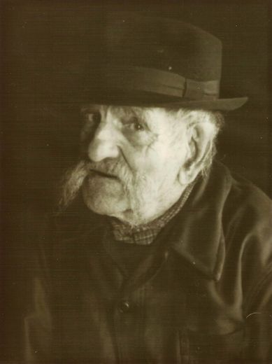 Joseph, l’arrière-grand-oncle,  premier "ferrailleur" de la famille, commence son activité en 1909  à Montreuil.	 
