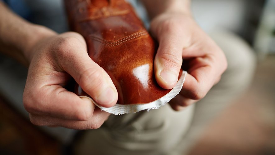 Pourquoi racheter une paire de chaussures neuve quand vous pouvez la faire intégralement réparer ?