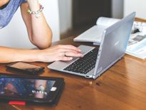 Mauvaise nouvelle pour les consommateurs. Face à des coûts d’exploitation en hausse, plusieurs opérateurs de téléphonie et d’Internet ont prévu d’augmenter leurs tarifs en 2023.