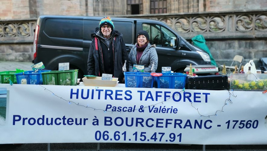 Habitant en Charente-Maritime, Pascal Tafforet, accompagné de sa femme Valérie, est présent sur le marché de Rodez tous les samedi depuis 2011.