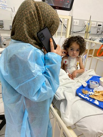 Le cardiologue Daniel Roux a passé plusieurs semaines en Afghanistan pour opérer des enfants.