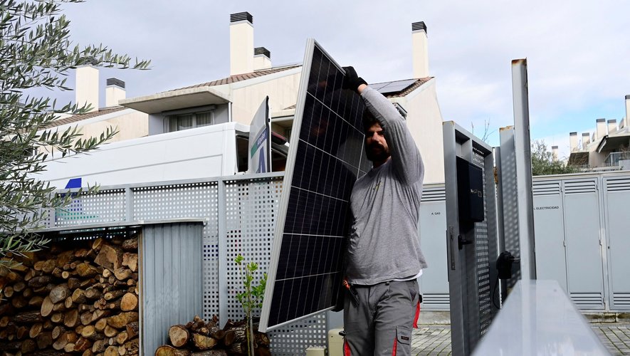 Selon l'entreprise ayant réalisé l'installation, Engel Solar, les panneaux solaires permettent d'assurer "entre 50 et 80%" des besoins d'un foyer.