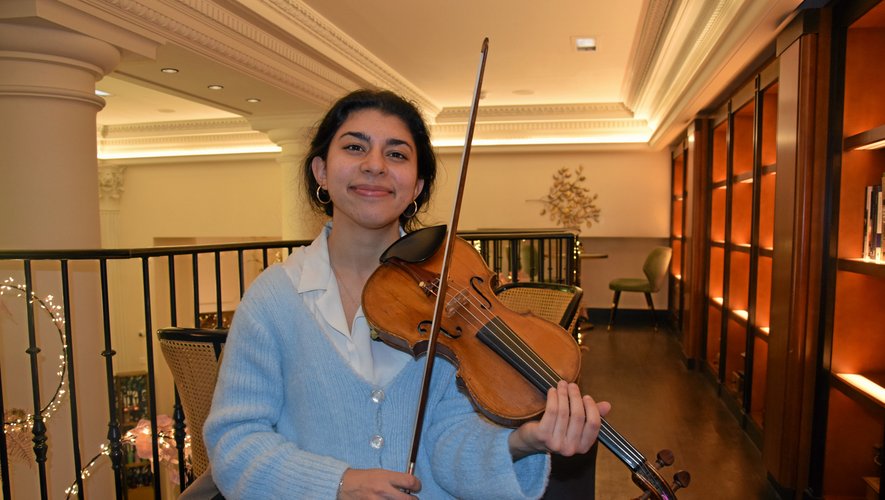 Margot Panek pratique le violon depuis l’âge de 8 ans et la jeune femme originaire de Gages, qui a soufflé cette année ses 22 bougies, a intégré, en septembre 2021, le Conservatoire national de musique et de danse de Paris.	Rui Dos Santos