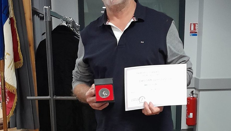 Le coprésident Yves Pagès a reçula médaille d’argent de la fédération de bowling et de sports de quilles.