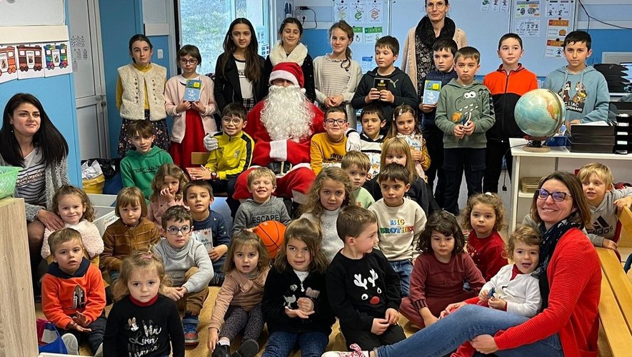 Le père Noël en visite à l’école de La Besse
