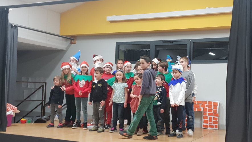 Chants de Noël par les enfants.