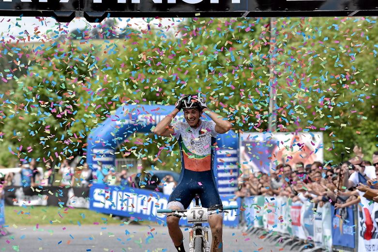 ในปี 2559 Roc laissagais ได้จัดการแข่งขันจักรยานเสือภูเขามาราธอนชิงแชมป์โลก และ Tiago Ferreira จากโปรตุเกสได้รับรางวัลเสื้อคลุมสีรุ้งสำหรับผู้ชาย
