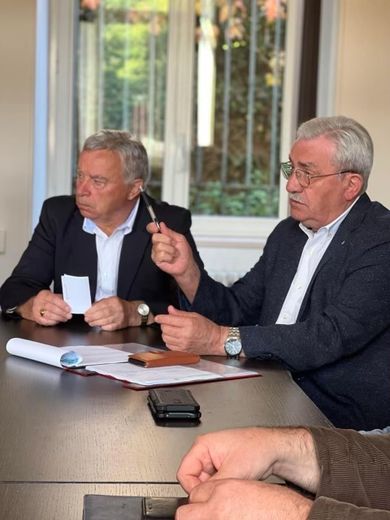 Bernard Andrieu, à gauche sur la photo, lors de la rencontre entre le député Jean-François Rousset et les élus de la communauté de communes en octobre.