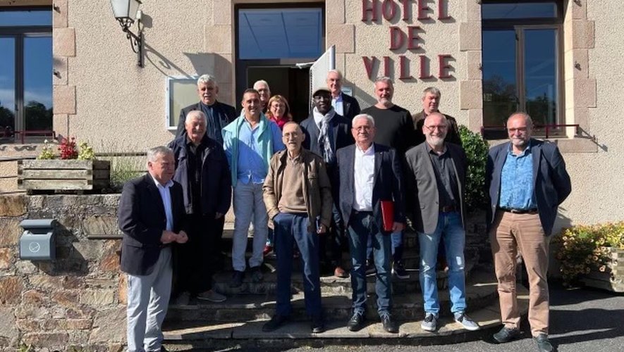 Bernard Andrieu, en bas à gauche et les élus de la communauté de communes lors de leur rencontre avec Jean-François Rousset.