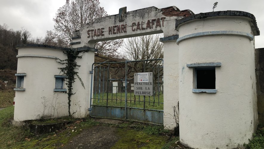 L'entrée du stade Henri-Calafat à Cransac.