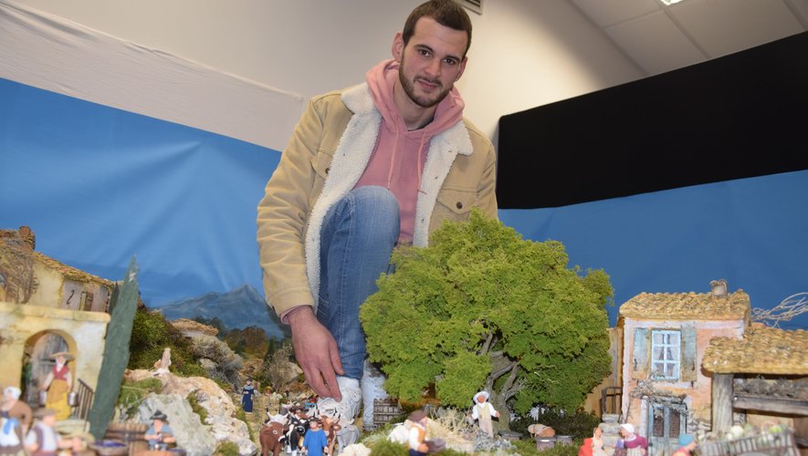 Rémi Nayrolles expose plus de 2000 personnages et animaux pour retracer la vie au siècle dernier.
