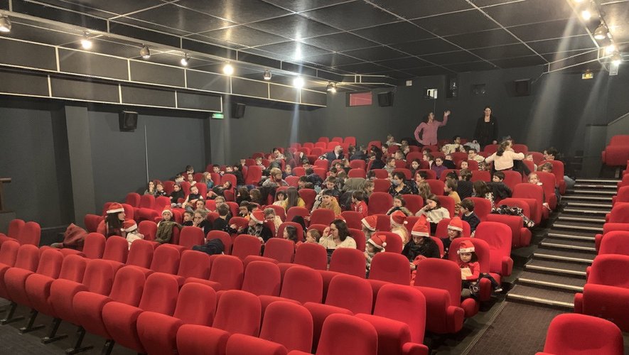 Une centaine d’écoliersdu Nord-Aveyron au cinéma Rex.