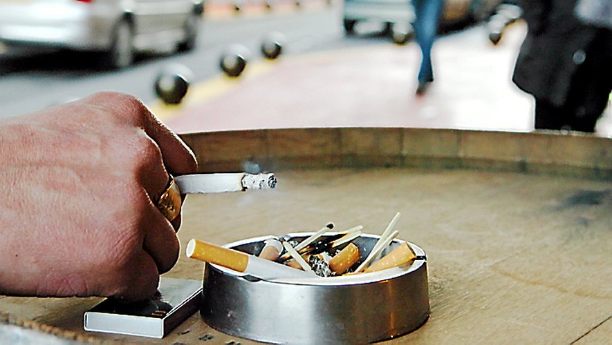 Fumer un paquet par jour coûte 3 600 € à 4 000 € par an. 