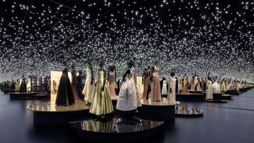 L'exposition 'Christian Dior : Designer of Dreams' se tient au musée d'art contemporain de Tokyo jusqu'au 28 mai 2023.