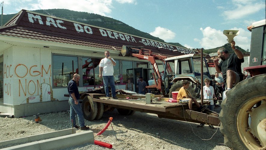 En août 1999, le Mac Do de Millau était démonté.