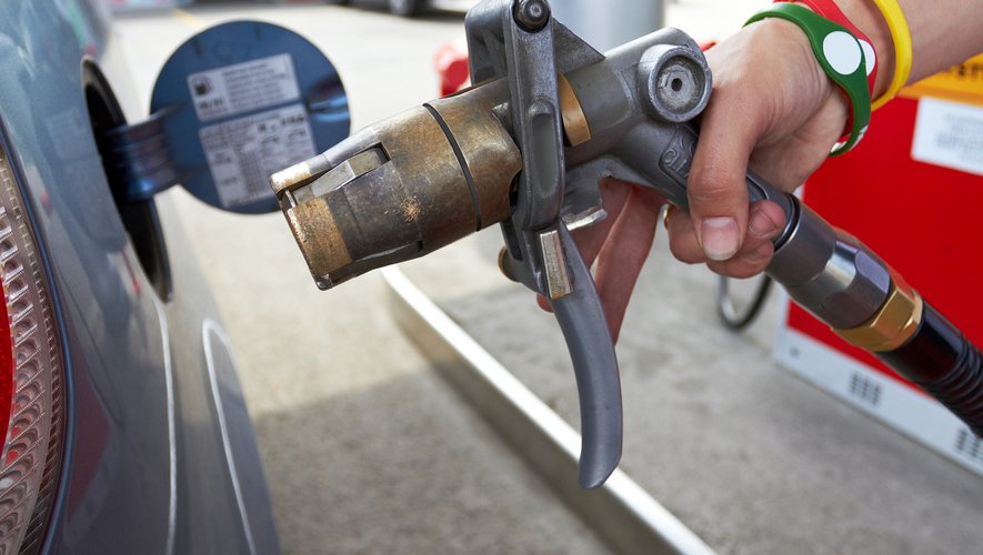 Le litre de GPL à la pompe est de moins d'un euro, soit moitié mois cher en moyenne qu'un litre d'essence.