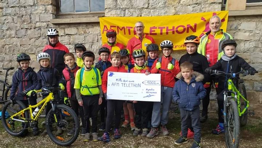 Le Vélo-Club remet un chèque de 1 002 € au Téléthon