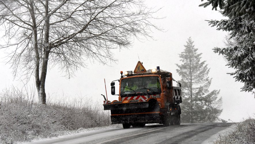 Les routes sont en cours de traitement ce lundi matin, informe le Département de l'Aveyron.