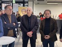 Jean Fabre dans le salon VIP de Paul-Lignon, entouré par le maire, Christian Teyssèdre, et son adjoint aux sports, Olivier Nicolas.